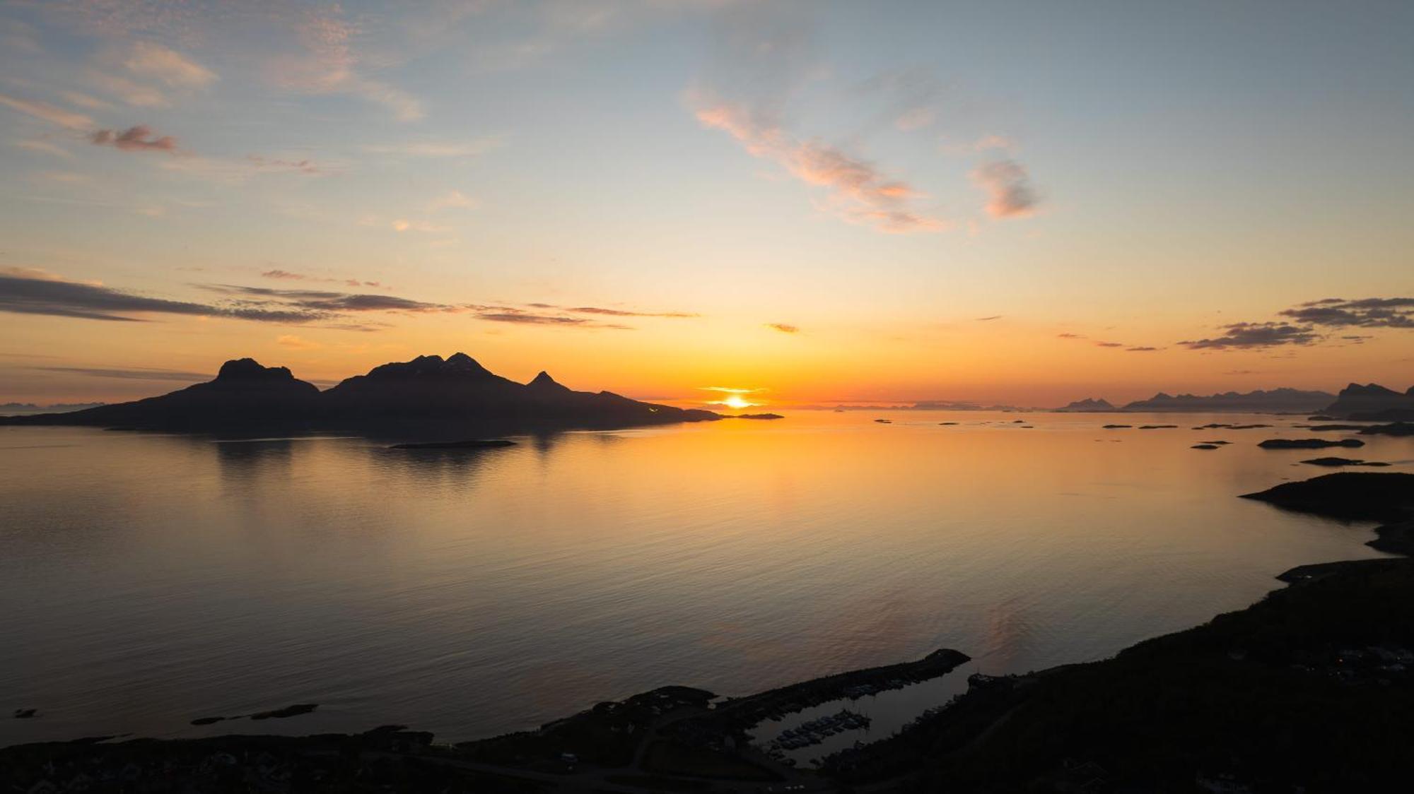 Wood Hotel Bodø Buitenkant foto